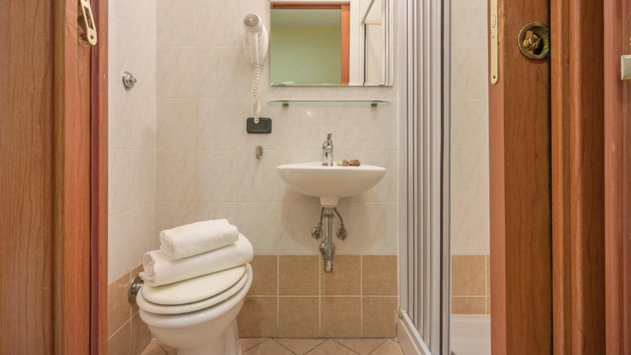 Domenichino Guesthouse โรม ภายนอก รูปภาพ