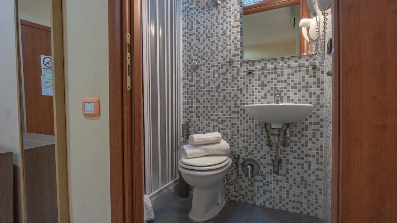 Domenichino Guesthouse โรม ภายนอก รูปภาพ